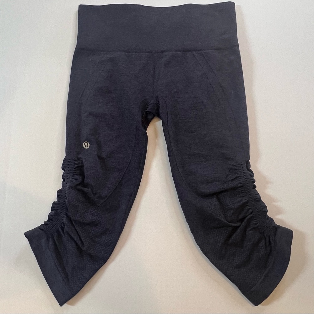 LULULEMON Heathered Navy Crop Leggings Size 6|High-Waist Ruched Capri Yoga - Picture 2 of 10
